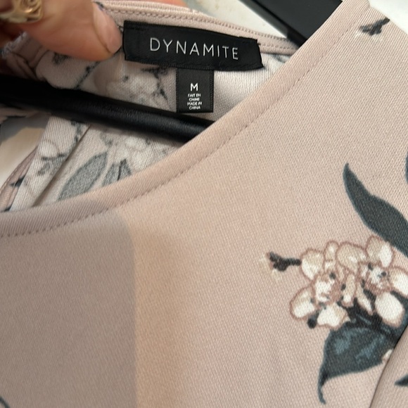 Dynamite Floral open back t-shirt (M) - Picture 3 of 3